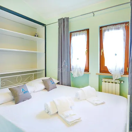 Degli Ulivi - Comfort And Relaxation In דירה סירמיונה